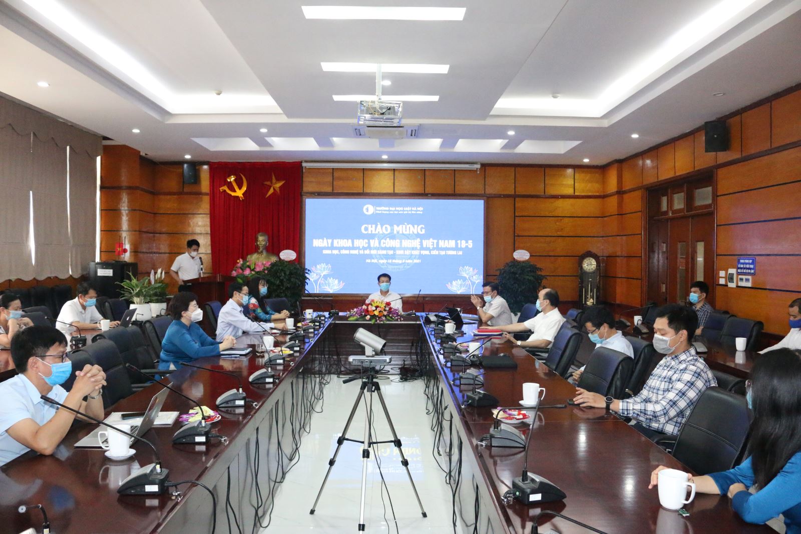 Description: https://hlu.edu.vn/Images/Post/images/IMG_8955.JPG